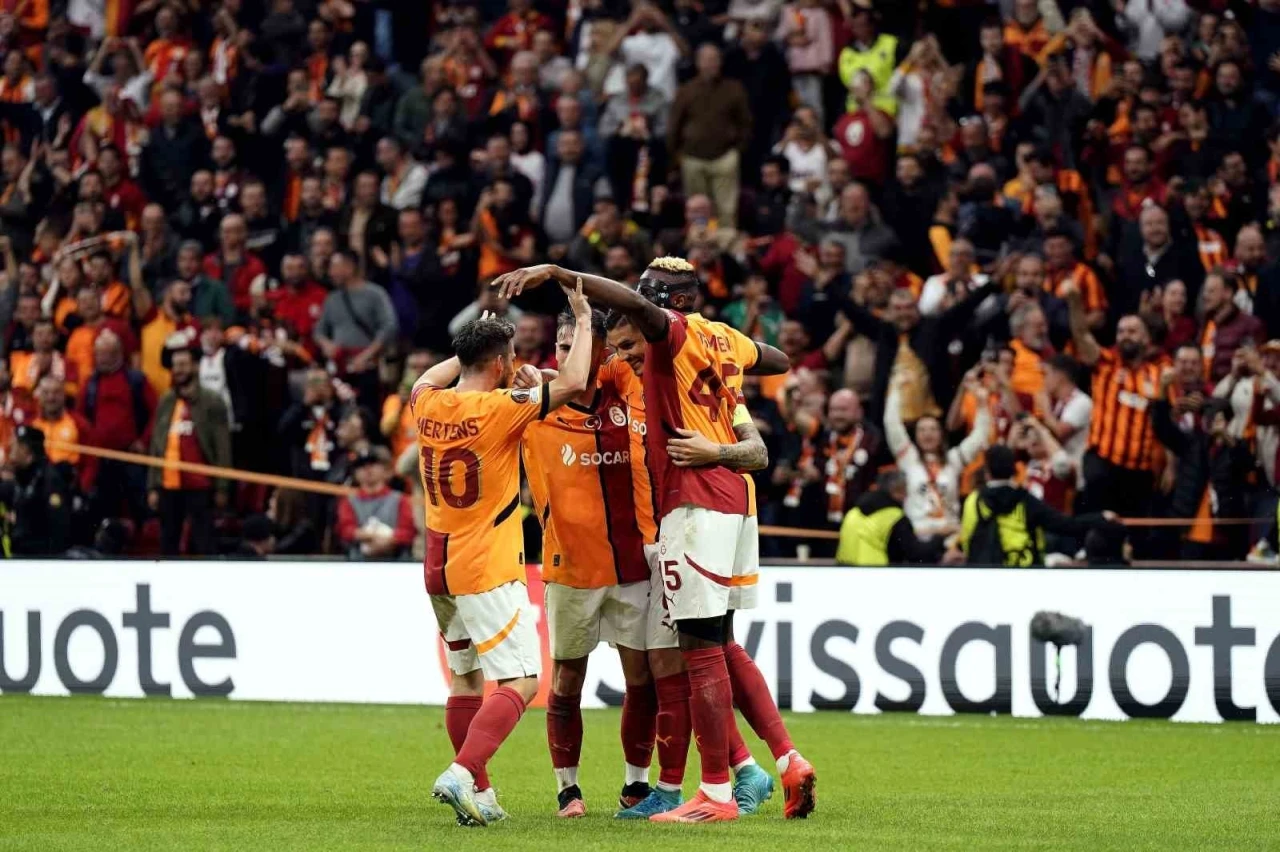 UEFA Avrupa Ligi: Galatasaray: 3 - Elfsborg: 0 (İlk yarı)