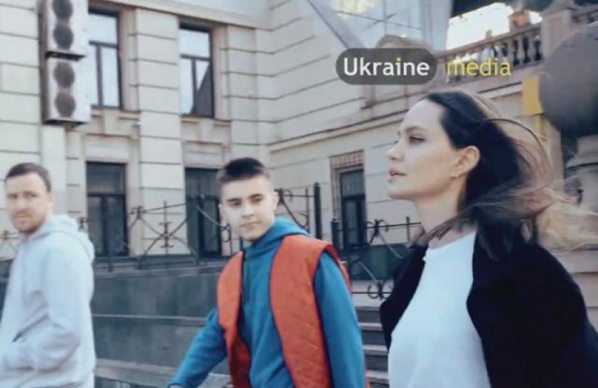 Angelina Jolie'den sürpriz Ukrayna ziyareti! 