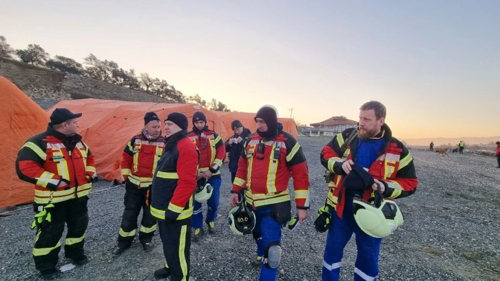 Ukraynalı arama-kurtarma ekibi Hatay’da çalışmalarına başladı
