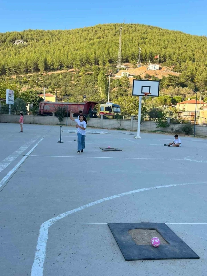 Ula’da çocuklar volo branşıyla tanıştı
