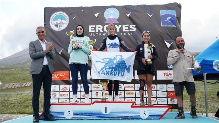 Uluslararası Erciyes Ultra Sky Trail Dağ Maratonu'nda dereceye girenlere ödülleri verildi