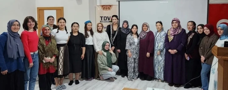 Uluslararası Tanıtım Programı ile kız yurdunda kültürler buluştu
