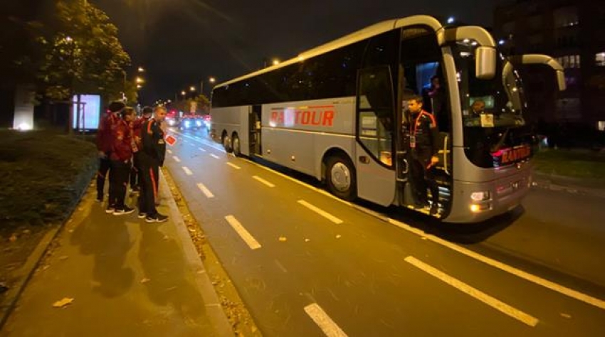 Ümit Milli Takım, Belçika'yla oynayacağı maç için stada giderken yolda kaldı