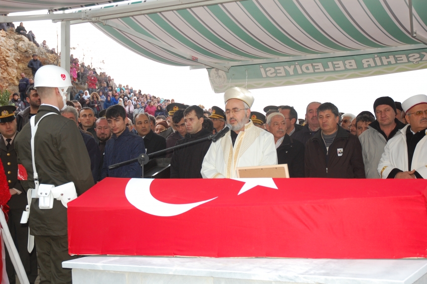 Şehit Uzman Çavuş, toprağa verildi