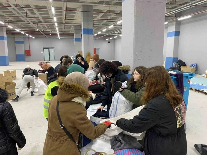 Ümraniye Belediyesi’nden afet bölgesine yoğun destek
