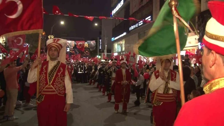 Ümraniye’de Cumhuriyet’in 100. yılı binlerin katıldığı yürüyüşle kutlandı
