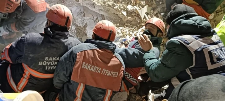 Umutlar tükenmiyor, 88’nci saatte kurtarıldı