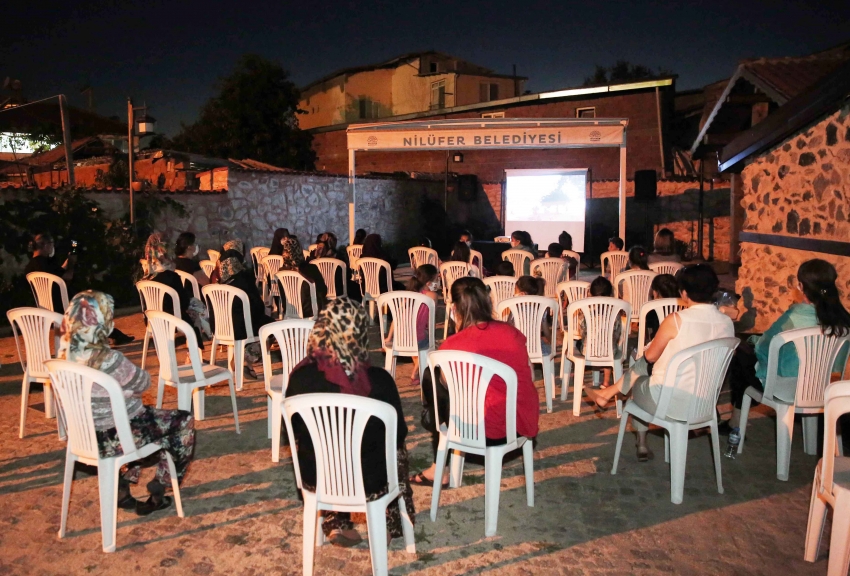 Nilüfer kırsalında kadınlara film gösterimleri başladı   