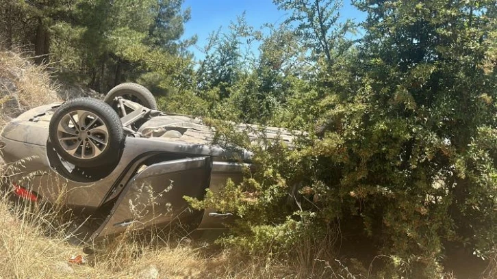Uşak’ta otomobile çarpan araç takla attı: 6 kişi yaralandı
