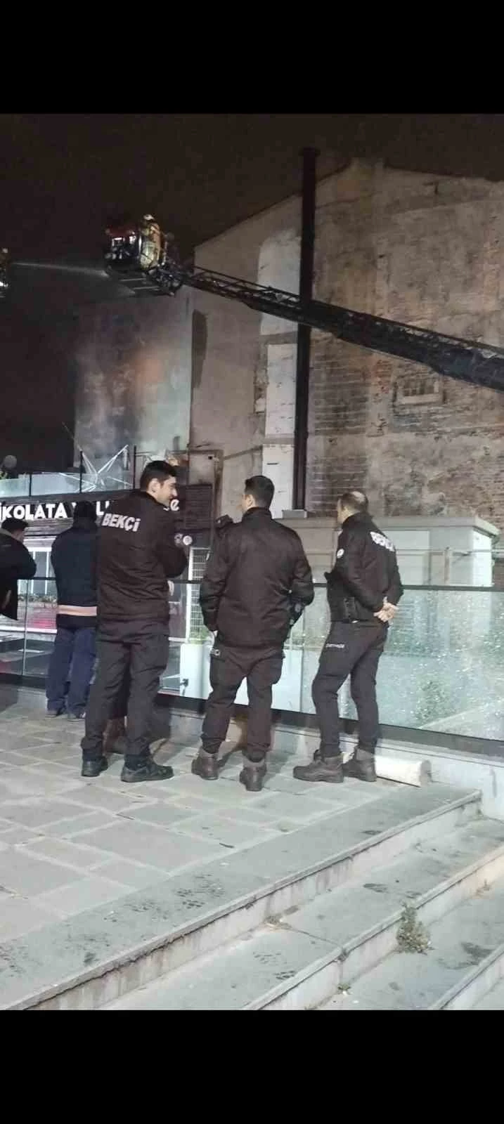 Üsküdar’da iş yerinde yangın paniği
