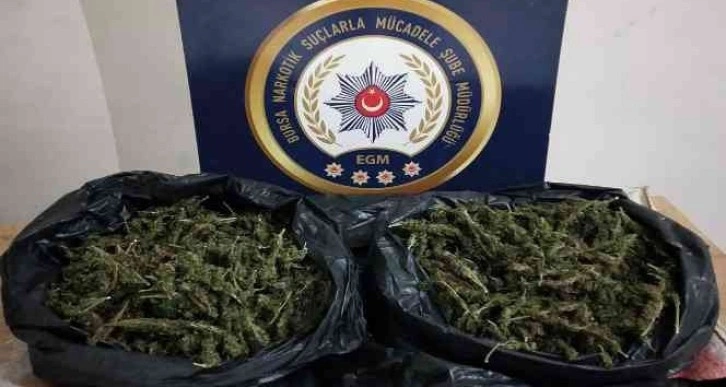 Uyuşturucu operasyonunda 2 kilo 100 gram esrar ele geçirildi, 2 kişi tutuklandı