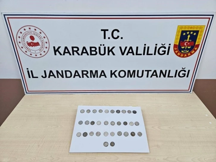 Üzerlerinde tarihi sikke paralarla yakalandılar
