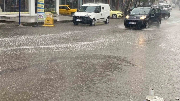 Uzunköprü’de sağanak yağış etkili oluyor
