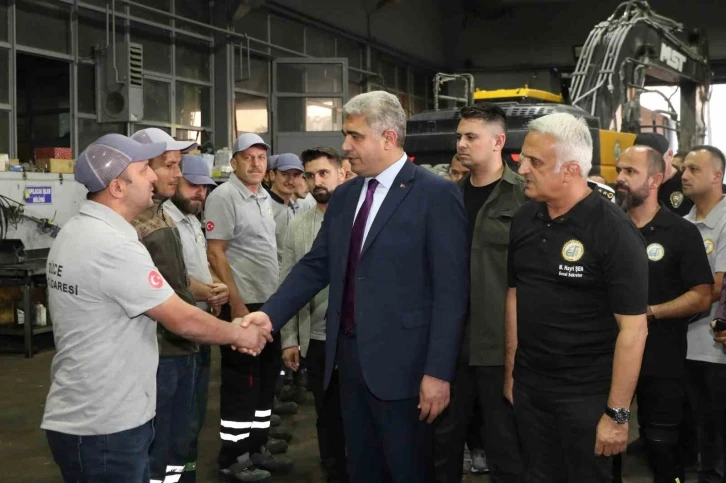 Vali Aslan, Özel İdare çalışanlarıyla bir araya geldi
