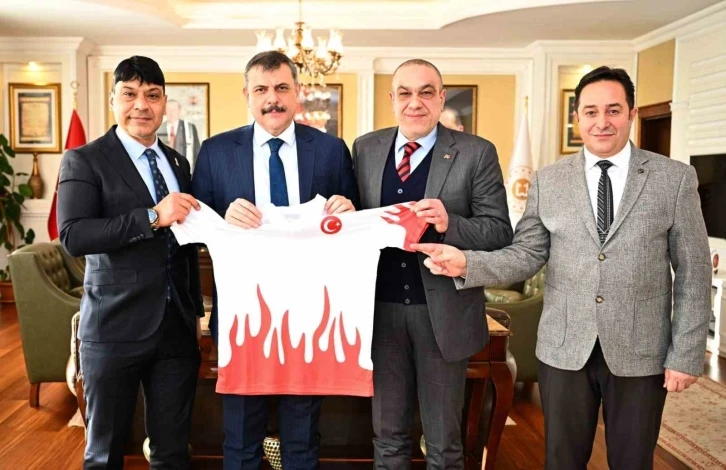 Vali Çiftçi sporcuları kabul etti
