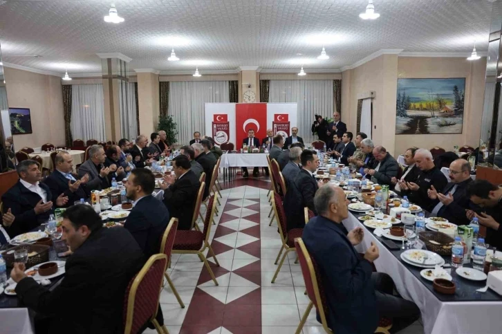 Vali Eldivan kurum amirleriyle iftar programında bir araya geldi
