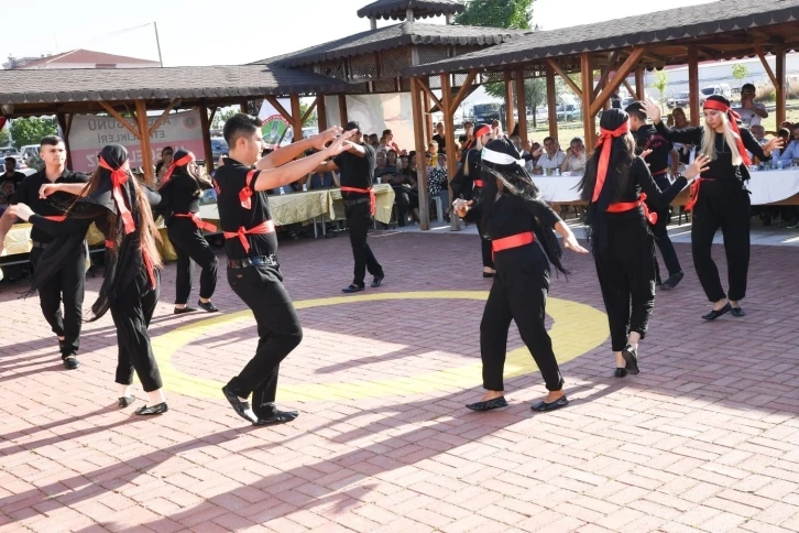 Vali Ergün, Uşak Cemevinde aşure etkinliğine katıldı
