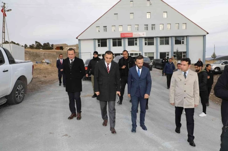 Vali Öksüz, Sarıkamış’ta yatırımları yerinde gördü
