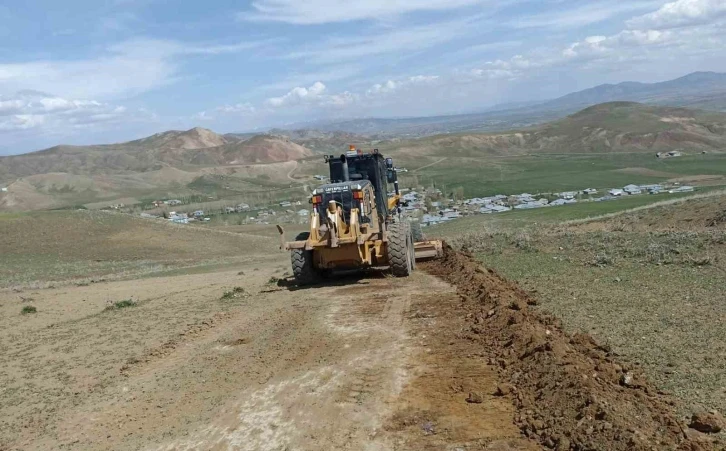 Van Büyükşehir Belediyesinden yol çalışması
