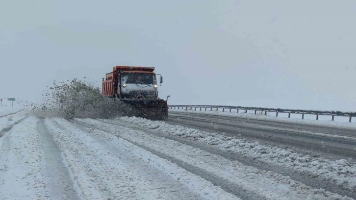 Van’da  11 yerleşim yerinin yolu ulaşıma kapandı
