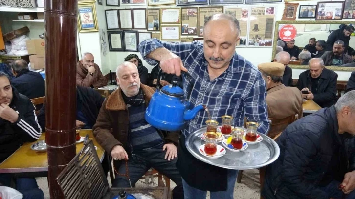 Van’da 81 yıllık çay evi nostaljiyi yaşatıyor
