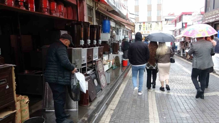 Van’da havalar soğudu, Sobacılar Çarşısı sezonu açtı
