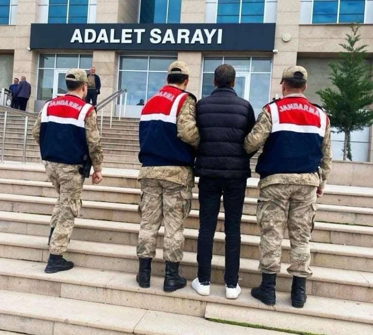 Van’da jandarma kamu düzeninin sağlanmasına yönelik çalışmalarını aralıksız sürdürüyor
