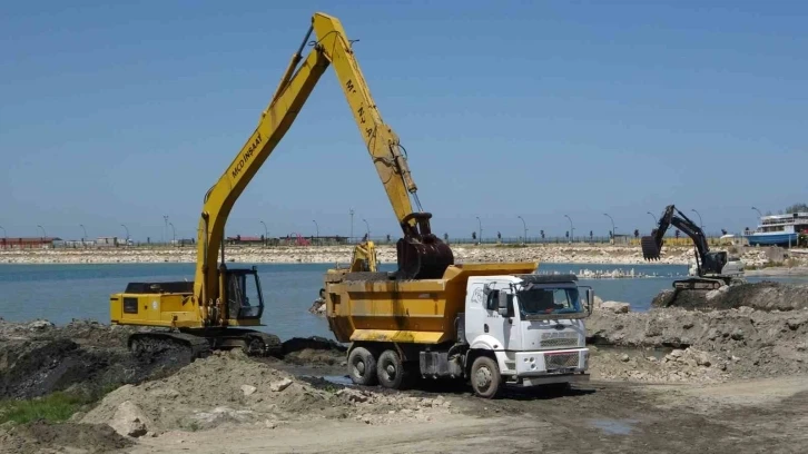 Van Gölü’nden 2 milyon 700 bin metreküp çamur çıkartılacak
