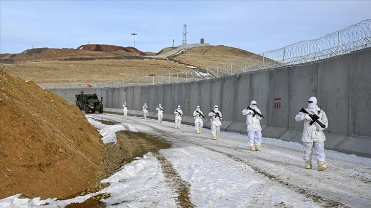 Van-İran sınırına örülen güvenlik duvarının 170 kilometresi tamamlandı