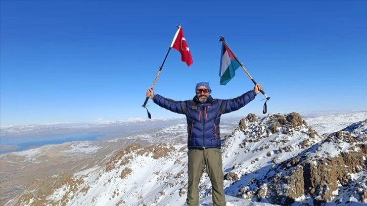 Van'da dağcılar Filistinlilere destek amacıyla zirve tırmanışlarını sürdürüyor