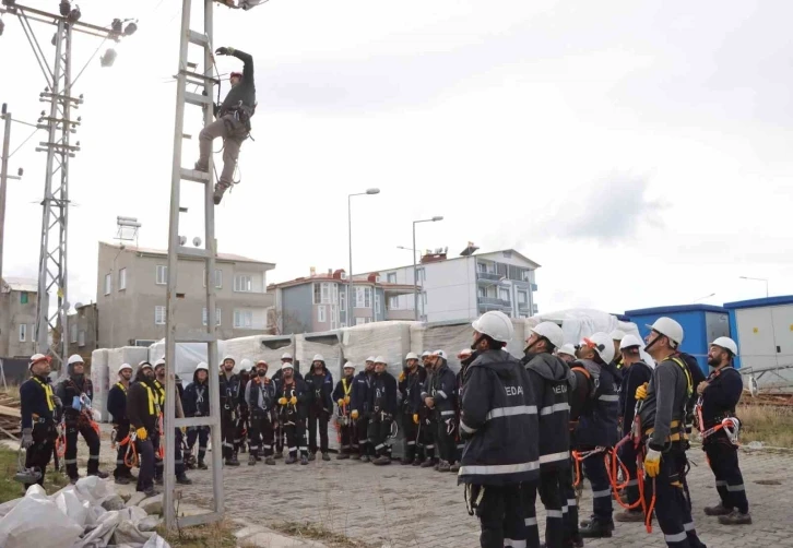 VEDAŞ’tan saha personeline güvenli çalışma eğitimi
