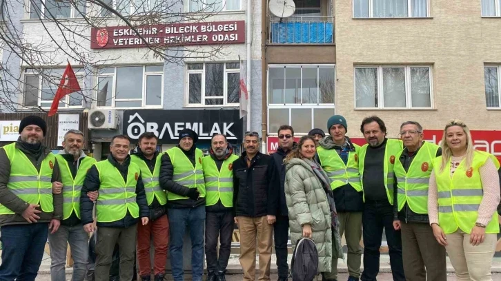 Veteriner hekimler deprem bölgesini yalnız bırakmadı
