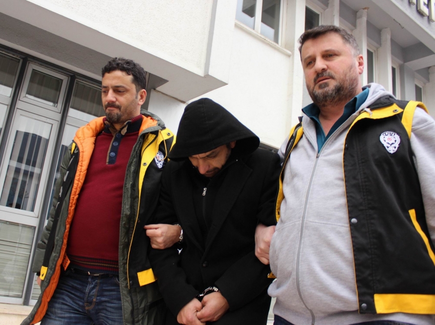 Bursa'da vicdanı 10 yıl geriye gitti, polise teslim oldu