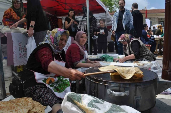 Vilayet Meydanı’nda gözleme yaptılar
