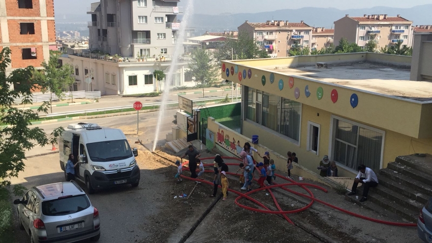 Bursa'da su borusu patladı