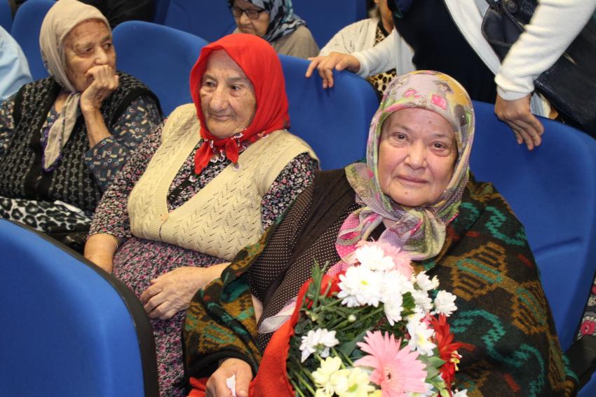 Bursa'da temizlik işçilerinden anlamlı ziyaret