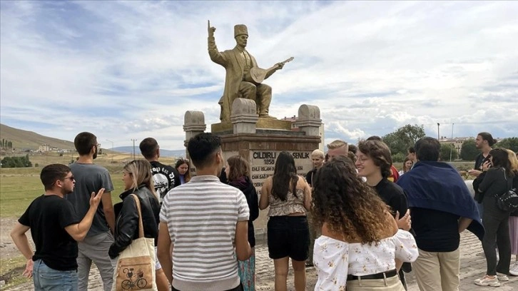 Yabancı gençlere Ardahan'ın tarihi ve turistik yerleri tanıtılıyor