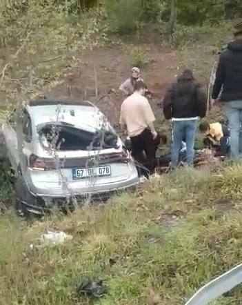 Yağışlı havada kontrolden çıkan otomobiller takla attı; 2 yaralı
