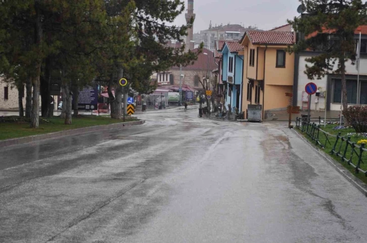 Yağmur Odunpazarı’nda adeta sele dönüştü
