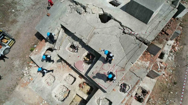 Yalova’da gerçeğini aratmayan deprem tatbikatı