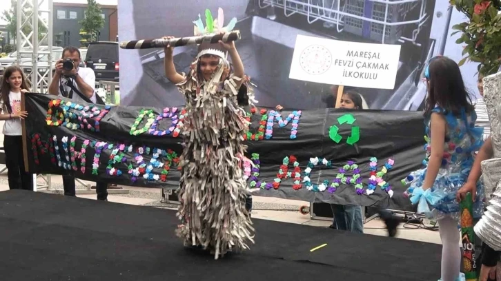 Yalova’da öğrencilerden “Geri Dönüşüm Muhteşem Olacak Defilesi”
