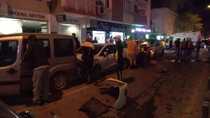 Yalova’da otomobilin ortalığı savaş alanına çevirdiği kaza kamerada: 4 yaralı
