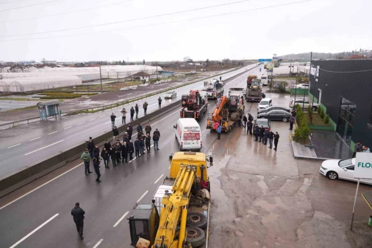 Yalova’dan Hatay’a 42 ağır iş makinesi gönderildi
