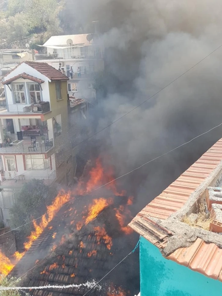 Yatalak çift çıkan yangında hayatını kaybetti
