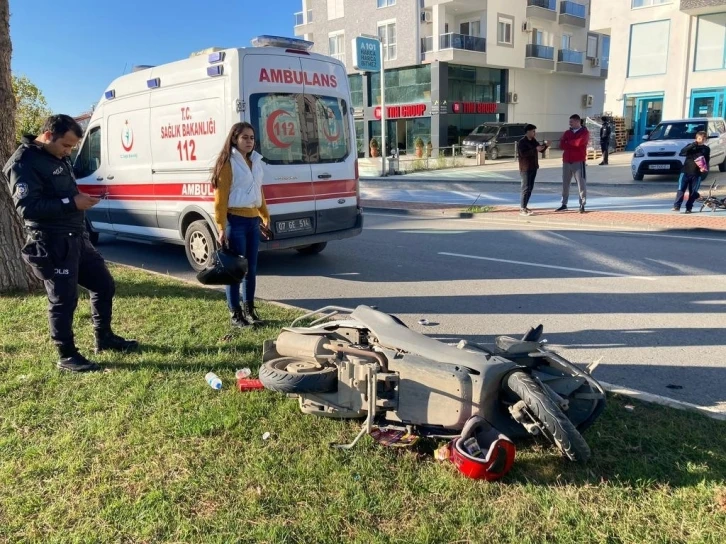 Motosiklete çarpmamak için manevra yapan sürücü kaza yaptı