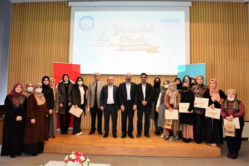 Yıldırım'da yazarlık okulu mezunlarını verdi