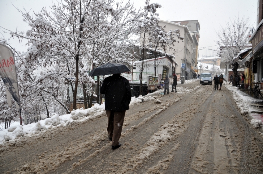 141 yerleşim yeri ulaşıma kapandı