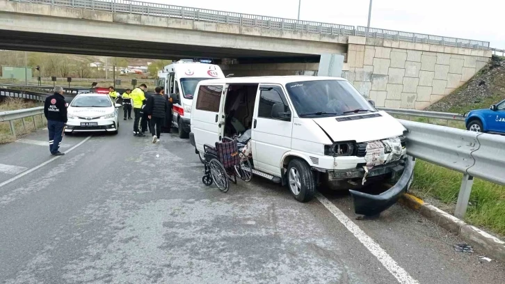 Yemin törenine giden aile kaza yaptı: 4 yaralı