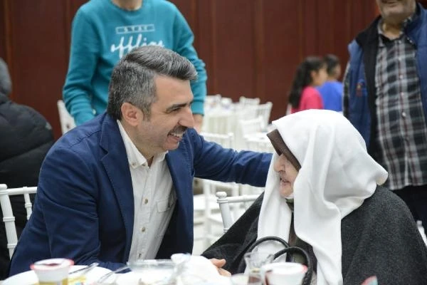 Yıldırım Belediye Başkanı, şehit aileleri ve gazilerle iftarda buluştu