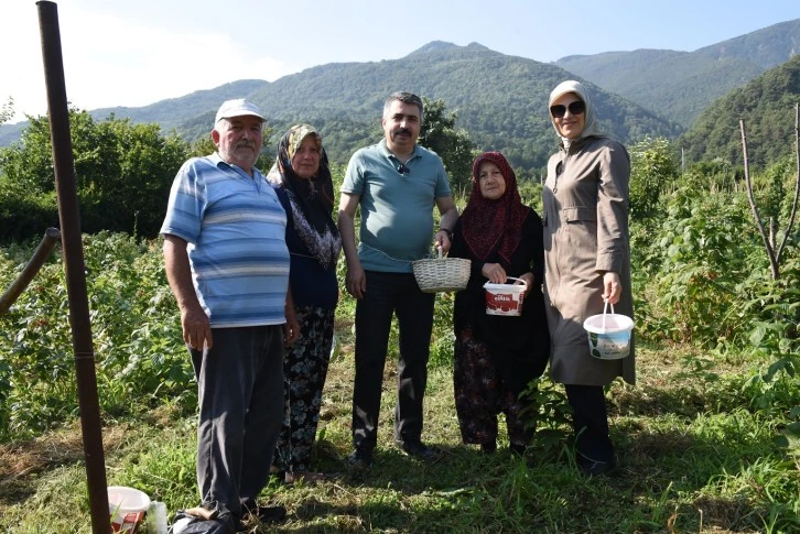 Yıldırım Belediyesi üreten kadınların yanında